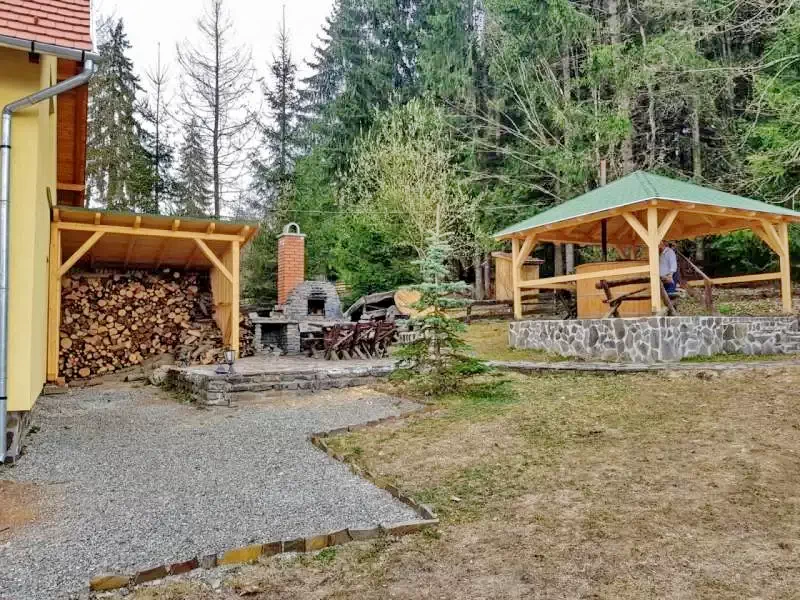 Izvoare Cazare | Motel (K1286-9) Imaginea poate fi supusă drepturilor de autor. Se recomandă contactarea titularului drepturilor.