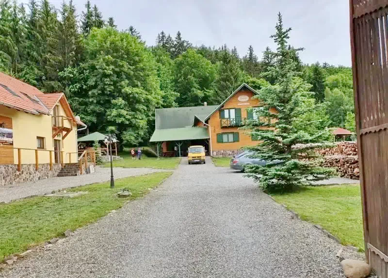 Izvoare Cazare | Motel (K1286-11) Imaginea poate fi supusă drepturilor de autor. Se recomandă contactarea titularului drepturilor.