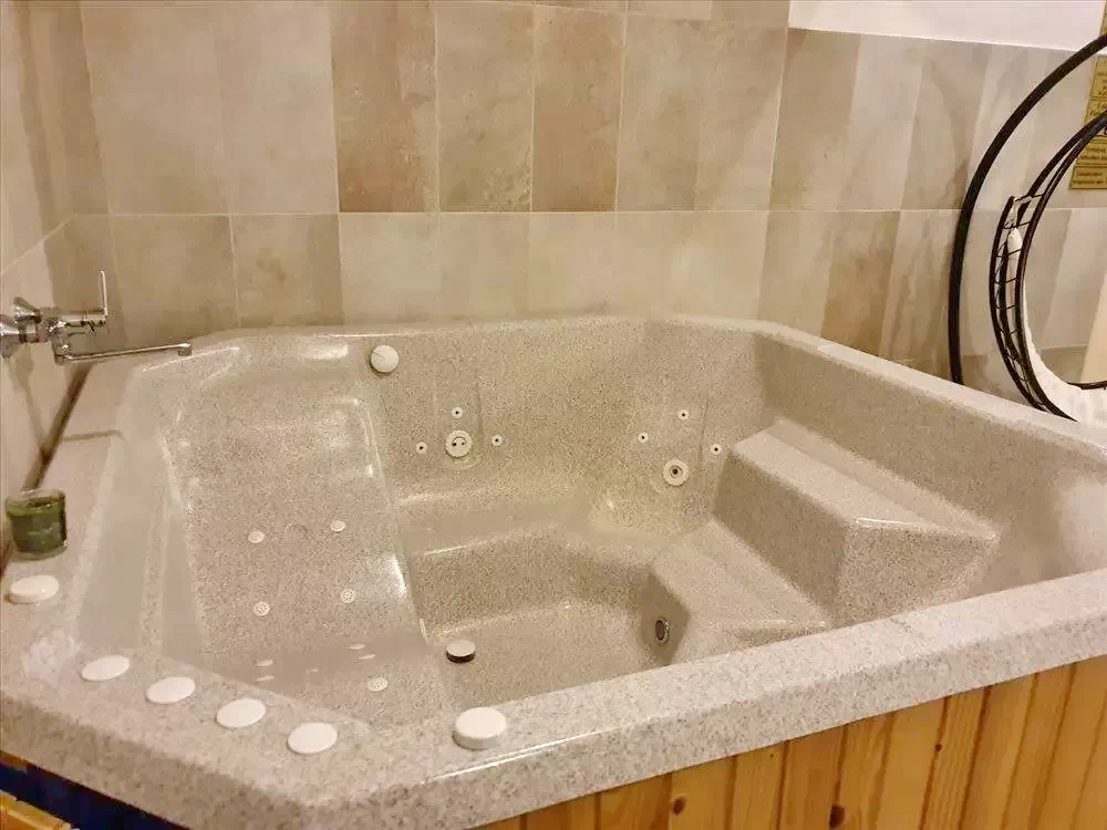 Ivó Szállás | Motel (K1286-14) A kép szerzői jogvédelem alatt állhat. Javasolt a kapcsolatfelvétel a jog tulajdonossal.