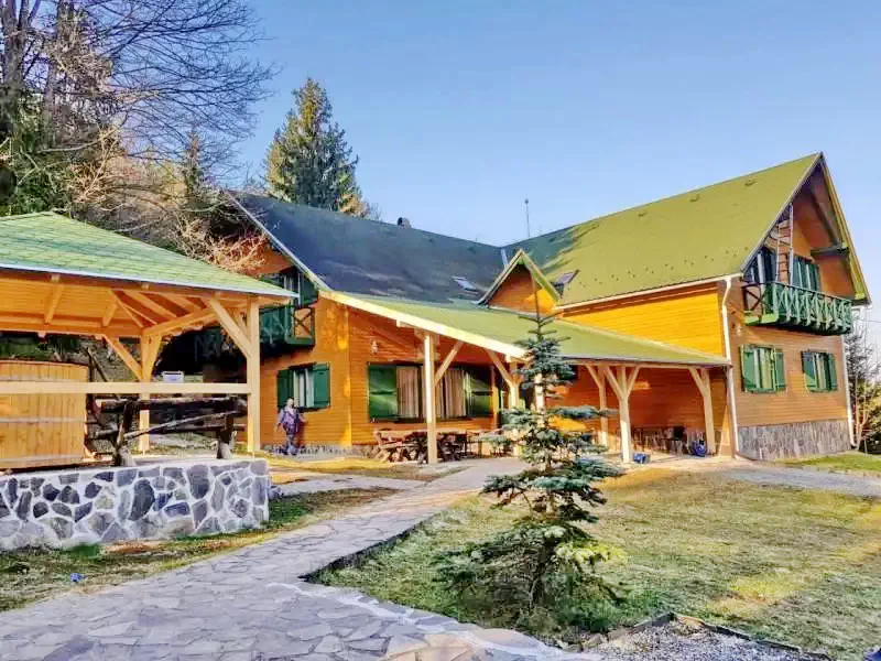 Izvoare Cazare | Motel (K1286-23) Imaginea poate fi supusă drepturilor de autor. Se recomandă contactarea titularului drepturilor.