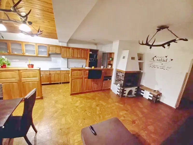 Vărșag Cazare | Cabană (K1383-8) Imaginea poate fi supusă drepturilor de autor. Se recomandă contactarea titularului drepturilor. Vărșag Cazare | Cabană (K1383-8) Imaginea poate fi supusă drepturilor de autor. Se recomandă contactarea titularului drepturilor.