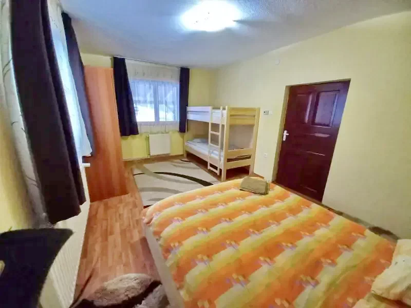 Vărșag Cazare | Sat de vacanță (K1383-9) Imaginea poate fi supusă drepturilor de autor. Se recomandă contactarea titularului drepturilor.