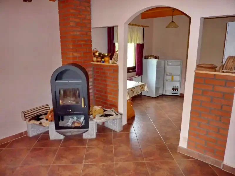 Barajul Zetea Cazare | Cabană (K0786-1) Imaginea poate fi supusă drepturilor de autor. Se recomandă contactarea titularului drepturilor.