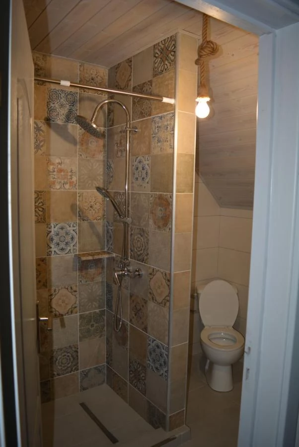 Finiș Cazare | Sat de vacanță (K1489-7) Imaginea poate fi supusă drepturilor de autor. Se recomandă contactarea titularului drepturilor.