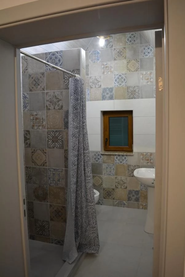 Finiș Cazare | Sat de vacanță (K1489-9) Imaginea poate fi supusă drepturilor de autor. Se recomandă contactarea titularului drepturilor.