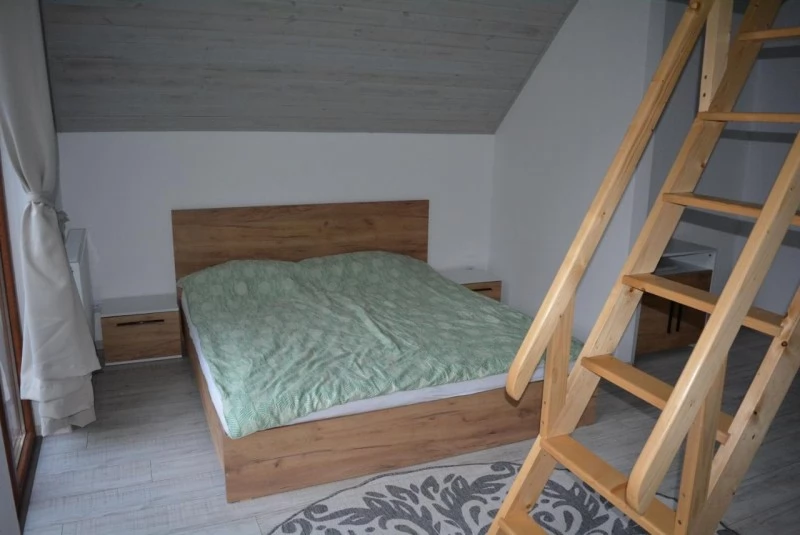 Finiș Cazare | Sat de vacanță (K1489-14) Imaginea poate fi supusă drepturilor de autor. Se recomandă contactarea titularului drepturilor.