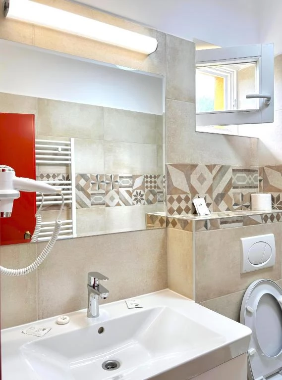 Băile Tușnad Cazare | Motel (K0590-7) Imaginea poate fi supusă drepturilor de autor. Se recomandă contactarea titularului drepturilor.