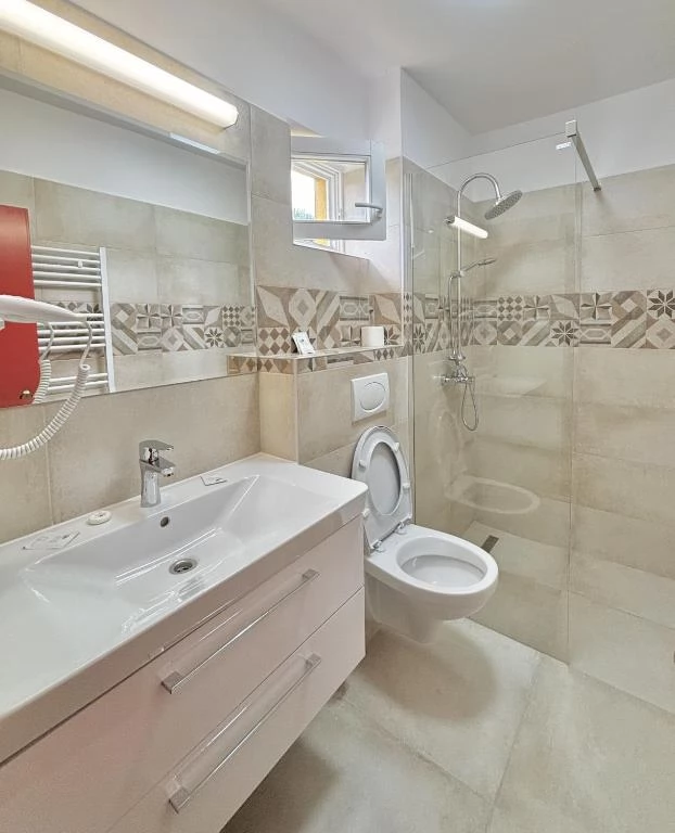 Băile Tușnad Cazare | Motel (K0590-9) Imaginea poate fi supusă drepturilor de autor. Se recomandă contactarea titularului drepturilor.