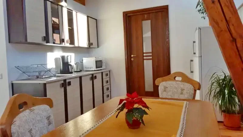 Săcele Cazare | Motel (K0241-2) Imaginea poate fi supusă drepturilor de autor. Se recomandă contactarea titularului drepturilor.