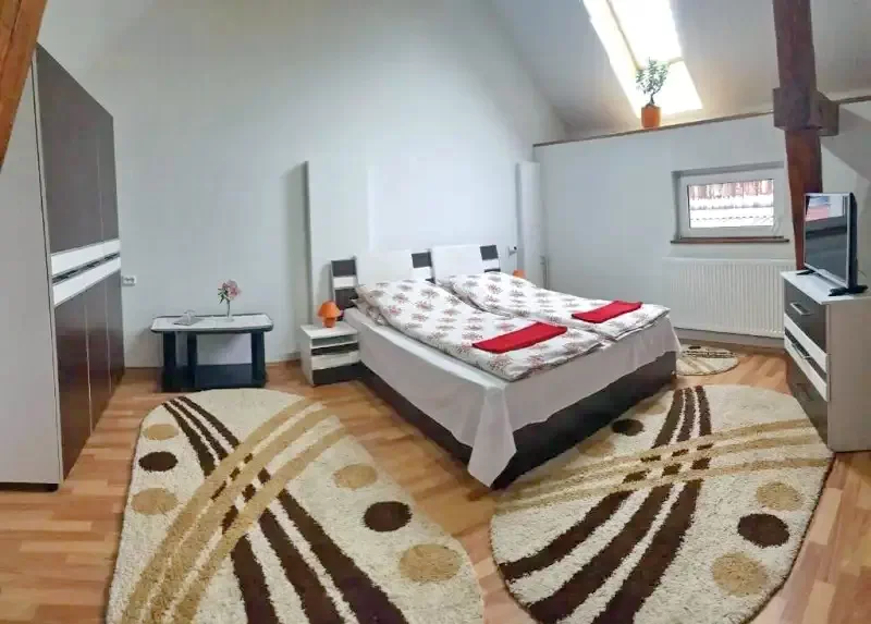 Săcele Cazare | Motel (K0241-6) Imaginea poate fi supusă drepturilor de autor. Se recomandă contactarea titularului drepturilor.