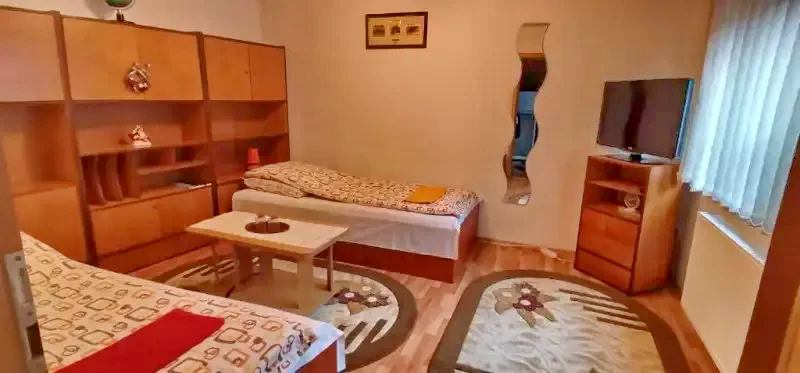 Săcele Cazare | Motel (K0241-15) Imaginea poate fi supusă drepturilor de autor. Se recomandă contactarea titularului drepturilor.