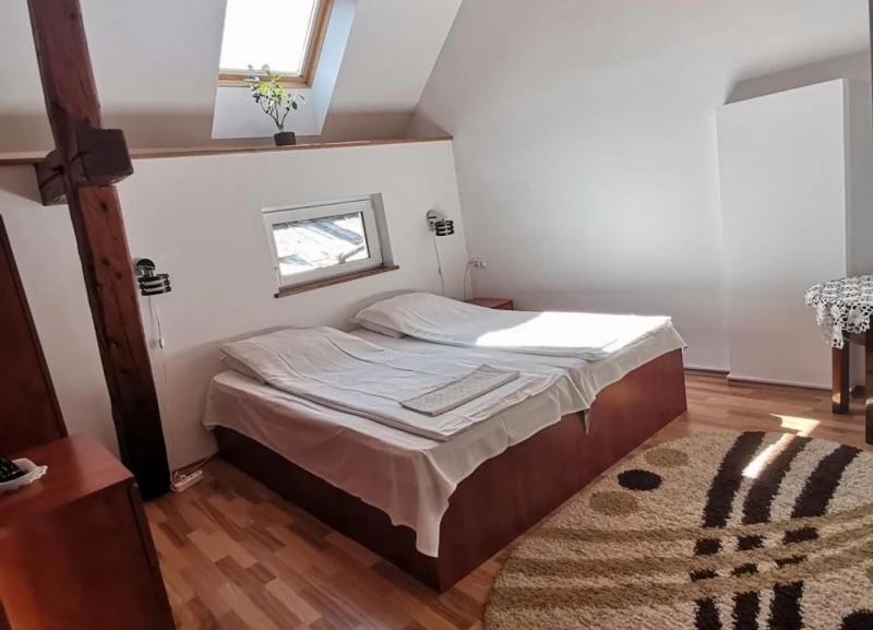 Săcele Cazare | Motel (K0241-22) Imaginea poate fi supusă drepturilor de autor. Se recomandă contactarea titularului drepturilor.