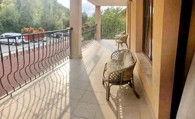 Kiskoh Szállás | Panzió (K0369-25) A kép szerzői jogvédelem alatt állhat. Javasolt a kapcsolatfelvétel a jog tulajdonossal. Kiskoh Szállás | Panzió (K0369-25) A kép szerzői jogvédelem alatt állhat. Javasolt a kapcsolatfelvétel a jog tulajdonossal.