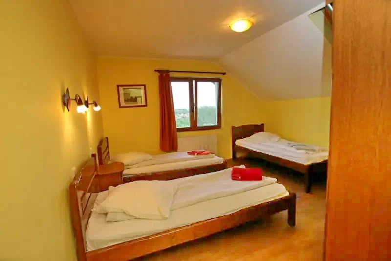 Cehu Silvaniei Cazare | Motel (K0627-20) Imaginea poate fi supusă drepturilor de autor. Se recomandă contactarea titularului drepturilor.