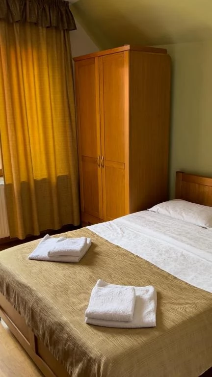 Szállás Praid - Pensiunea Sóbanya*** | Parajd - Sóbanya Panzió***. A kép szerzői jogvédelem alatt állhat. Javasolt a kapcsolatfelvétel a jog tulajdonossal.