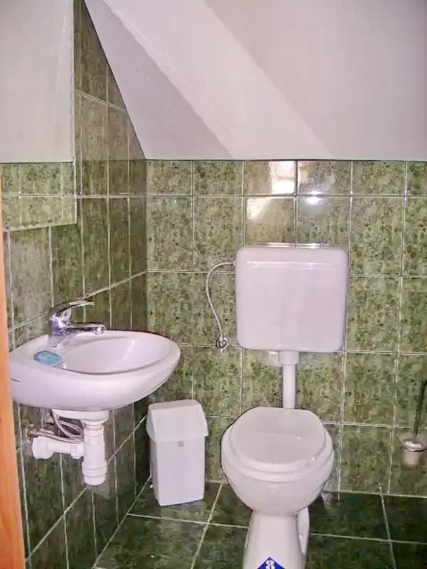 Mădăraș Cazare | Cabană (K0555-10) Imaginea poate fi supusă drepturilor de autor. Se recomandă contactarea titularului drepturilor. Mădăraș Cazare | Cabană (K0555-10) Imaginea poate fi supusă drepturilor de autor. Se recomandă contactarea titularului drepturilor.