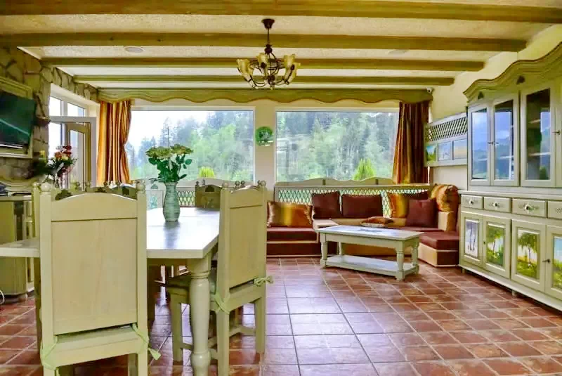 Săcele Cazare | Camping / Popas turistic (K0707-6) Imaginea poate fi supusă drepturilor de autor. Se recomandă contactarea titularului drepturilor.