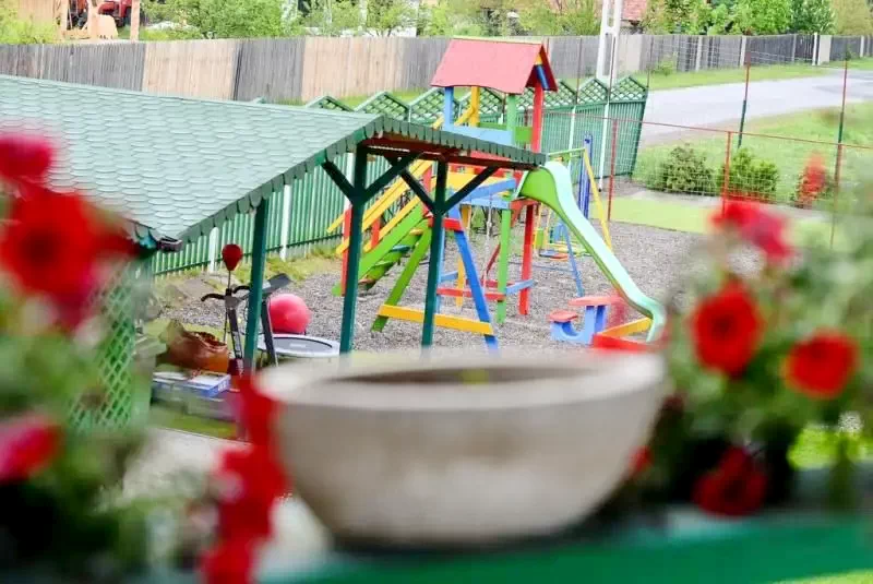 Săcele Cazare | Camping / Popas turistic (K0707-26) Imaginea poate fi supusă drepturilor de autor. Se recomandă contactarea titularului drepturilor.