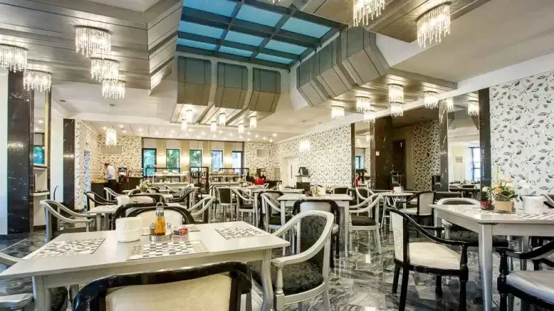 Cazare Târgu Mureș - Hotel Continental**** | Marosvásárhely - Continental Hotel****. Imaginea poate fi supusă drepturilor de autor. Se recomandă contactarea titularului drepturilor.