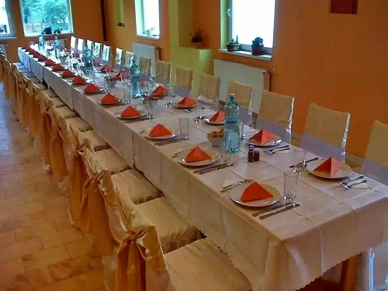 Bicfalău Cazare | Motel (K0646-10) Imaginea poate fi supusă drepturilor de autor. Se recomandă contactarea titularului drepturilor.