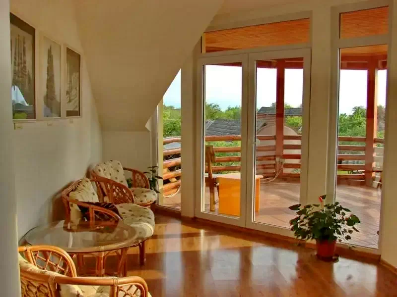 Bicfalău Cazare | Pensiune (K0646-12) Imaginea poate fi supusă drepturilor de autor. Se recomandă contactarea titularului drepturilor. Bicfalău Cazare | Pensiune (K0646-12) Imaginea poate fi supusă drepturilor de autor. Se recomandă contactarea titularului drepturilor.