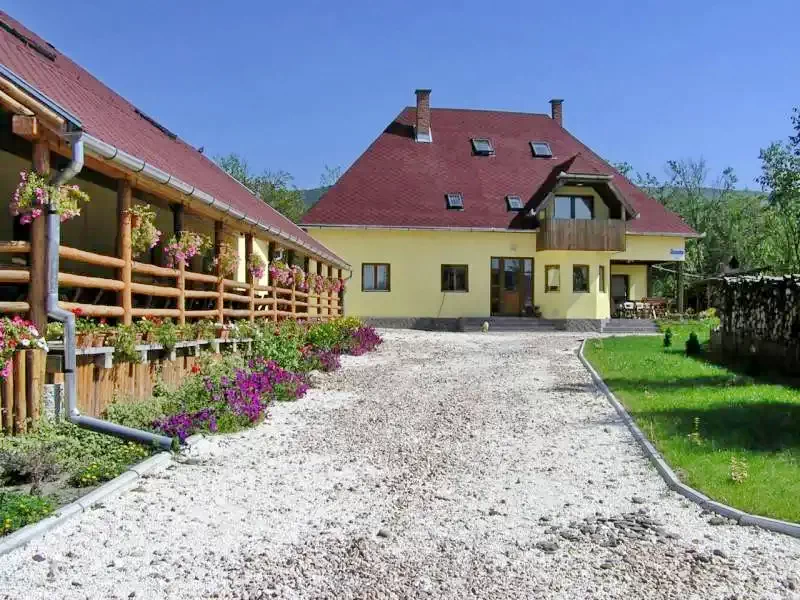 Bikfalva Szállás | Panzió (K0646-13) A kép szerzői jogvédelem alatt állhat. Javasolt a kapcsolatfelvétel a jog tulajdonossal. Bikfalva Szállás | Panzió (K0646-13) A kép szerzői jogvédelem alatt állhat. Javasolt a kapcsolatfelvétel a jog tulajdonossal.