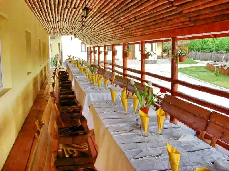 Bicfalău Cazare | Motel (K0646-17) Imaginea poate fi supusă drepturilor de autor. Se recomandă contactarea titularului drepturilor.