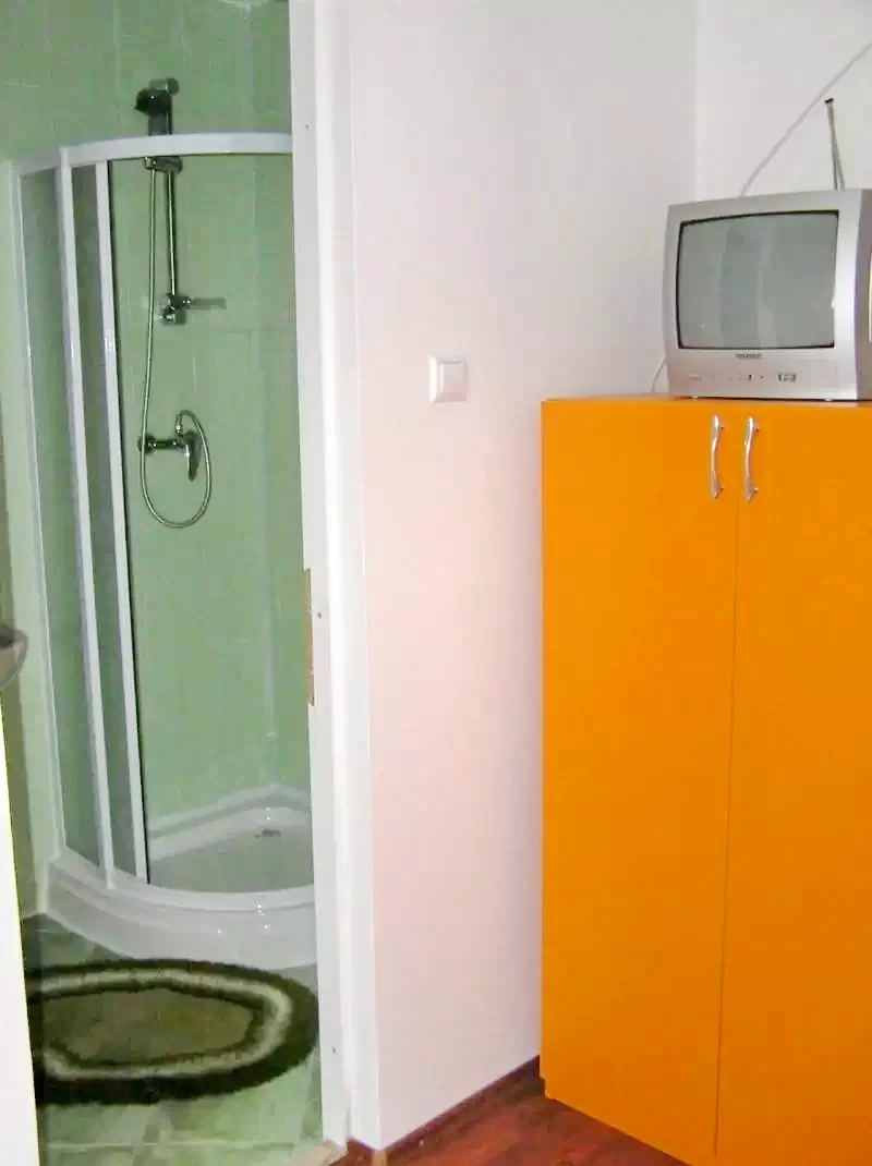 Bicfalău Cazare | Motel (K0646-28) Imaginea poate fi supusă drepturilor de autor. Se recomandă contactarea titularului drepturilor.