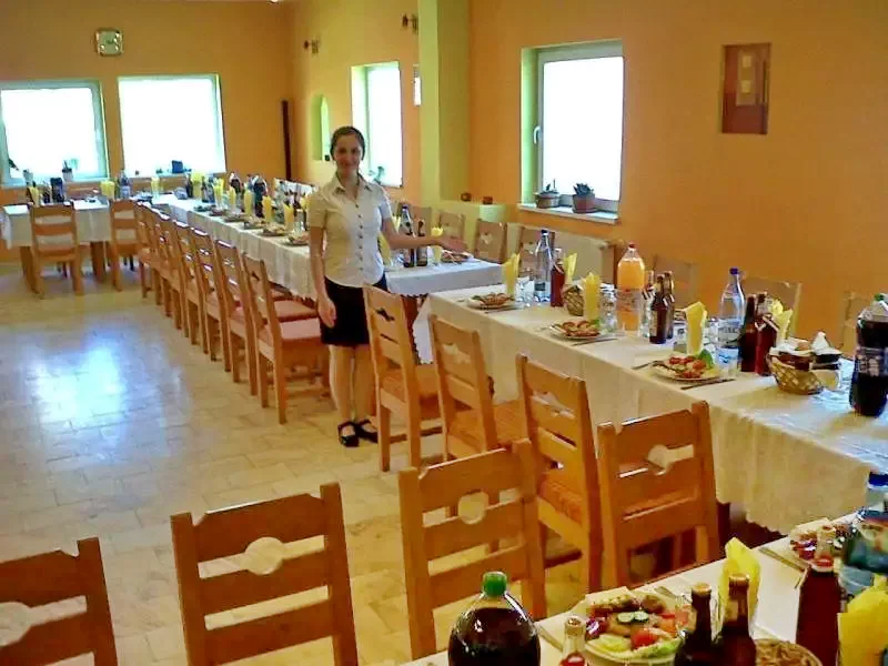 Bicfalău Cazare | Motel (K0646-39) Imaginea poate fi supusă drepturilor de autor. Se recomandă contactarea titularului drepturilor.