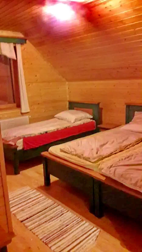 Vărșag Cazare | Sat de vacanță (K0814-10) Imaginea poate fi supusă drepturilor de autor. Se recomandă contactarea titularului drepturilor.