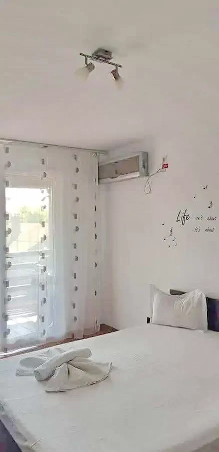 Corbu Cazare | Cabană (K0435-29) Imaginea poate fi supusă drepturilor de autor. Se recomandă contactarea titularului drepturilor. Corbu Cazare | Cabană (K0435-29) Imaginea poate fi supusă drepturilor de autor. Se recomandă contactarea titularului drepturilor.