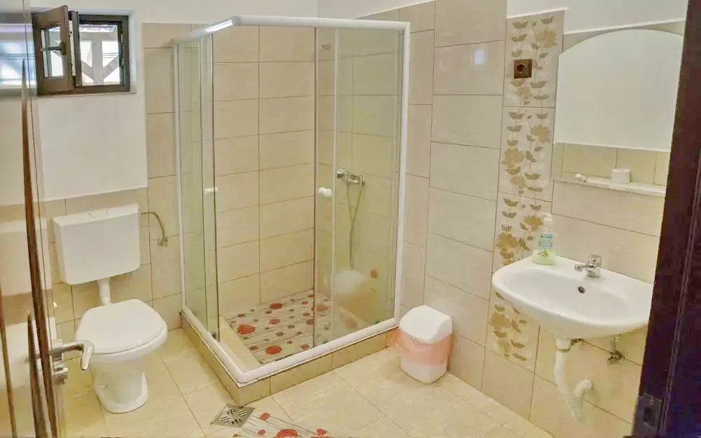 Corund Cazare | Cabană (K0412-27) Imaginea poate fi supusă drepturilor de autor. Se recomandă contactarea titularului drepturilor. Corund Cazare | Cabană (K0412-27) Imaginea poate fi supusă drepturilor de autor. Se recomandă contactarea titularului drepturilor.