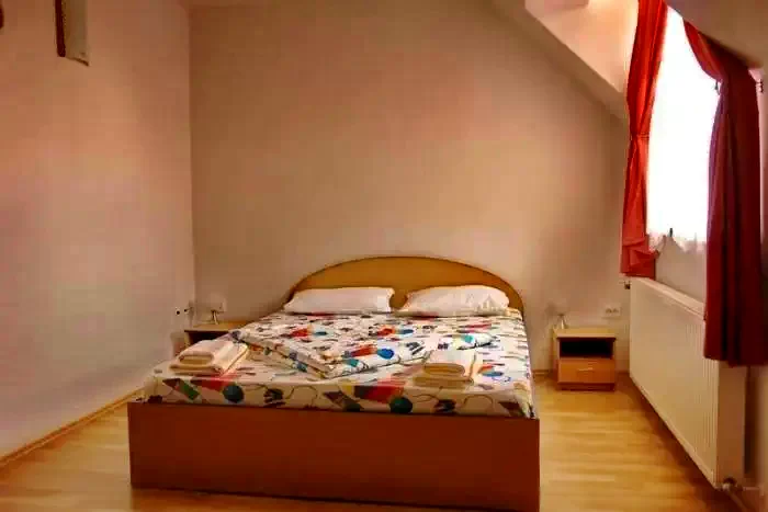 Aiud Cazare | Motel (K1148-6) Imaginea poate fi supusă drepturilor de autor. Se recomandă contactarea titularului drepturilor.