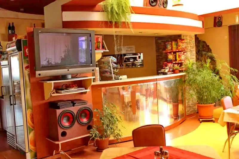 Aiud Cazare | Motel (K1148-14) Imaginea poate fi supusă drepturilor de autor. Se recomandă contactarea titularului drepturilor.