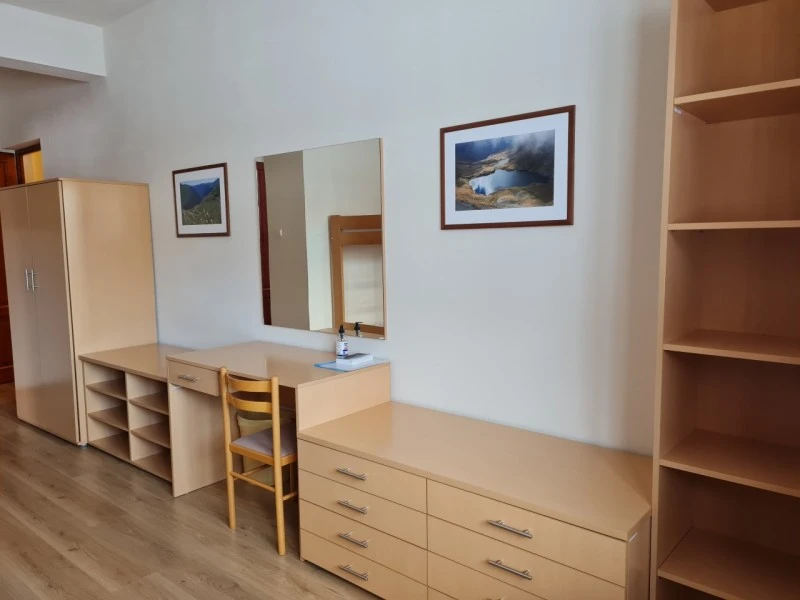 Izvoare Cazare | Hotel**** (K1571-11) Imaginea poate fi supusă drepturilor de autor. Se recomandă contactarea titularului drepturilor.