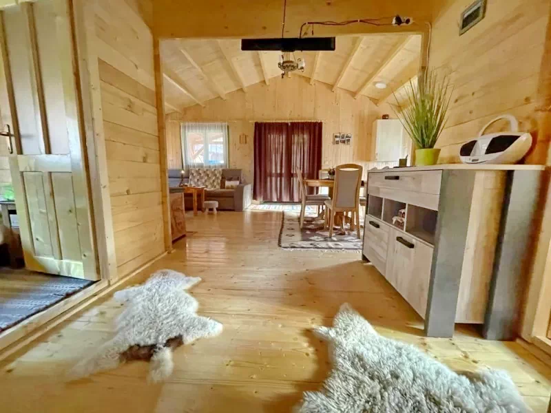 Izvoare Cazare | Sat de vacanță (K0596-8) Imaginea poate fi supusă drepturilor de autor. Se recomandă contactarea titularului drepturilor.