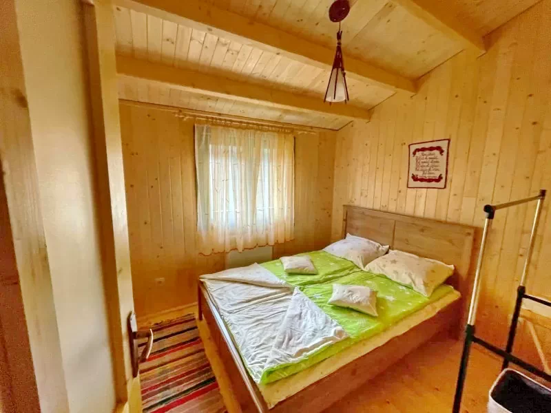 Izvoare Cazare | Sat de vacanță (K0596-27) Imaginea poate fi supusă drepturilor de autor. Se recomandă contactarea titularului drepturilor.