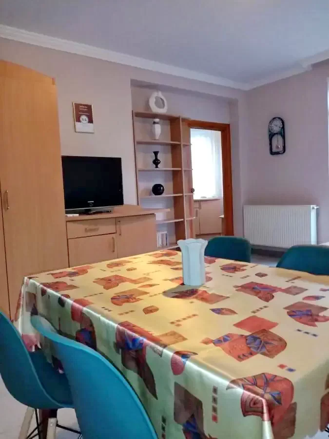  Cazare | Apartament (K1100-29) Imaginea poate fi supusă drepturilor de autor. Se recomandă contactarea titularului drepturilor.