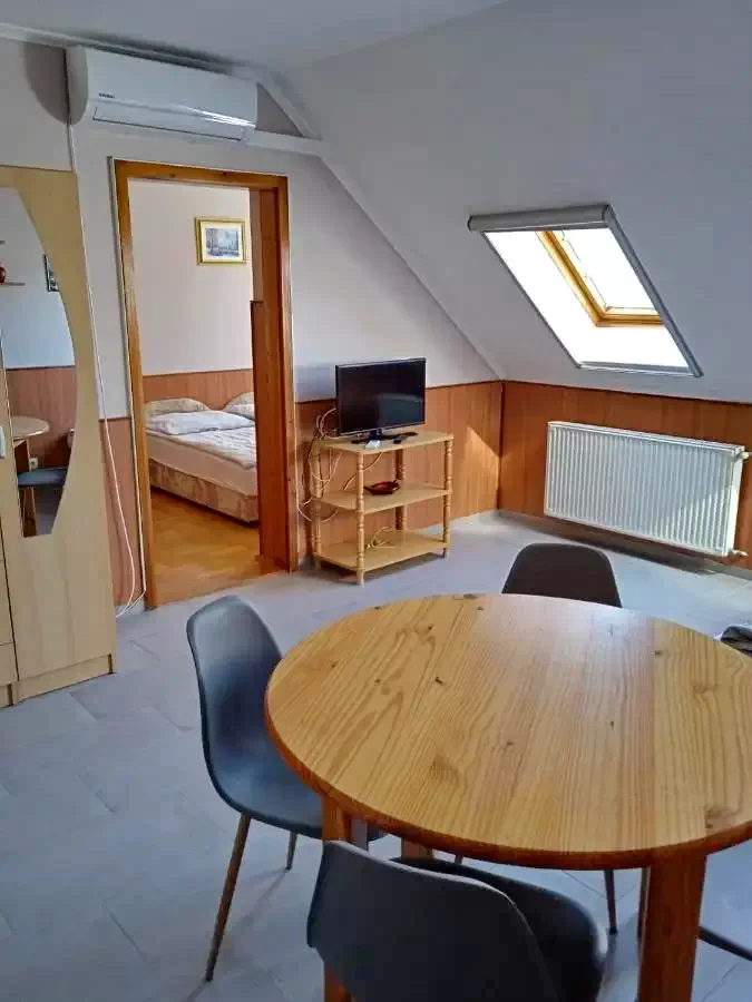  Cazare | Apartament (K1100-42) Imaginea poate fi supusă drepturilor de autor. Se recomandă contactarea titularului drepturilor.