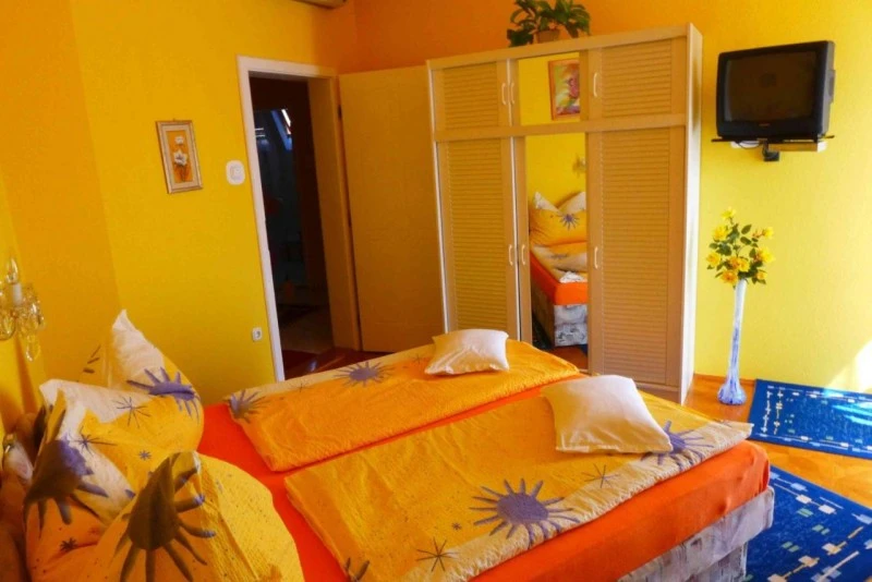  Cazare | Sat de vacanță (K0308-2) Imaginea poate fi supusă drepturilor de autor. Se recomandă contactarea titularului drepturilor.