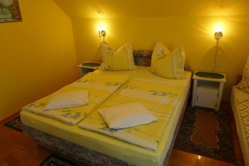  Cazare | Sat de vacanță (K0308-14) Imaginea poate fi supusă drepturilor de autor. Se recomandă contactarea titularului drepturilor.