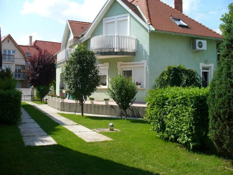 Hajdúszoboszló Szállás | Üdülőfalu (K0308-18) A kép szerzői jogvédelem alatt állhat. Javasolt a kapcsolatfelvétel a jog tulajdonossal.