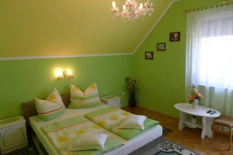  Cazare | Sat de vacanță (K0308-20) Imaginea poate fi supusă drepturilor de autor. Se recomandă contactarea titularului drepturilor.