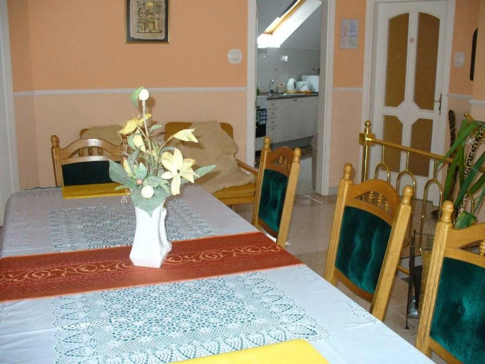 Hajdúszoboszló Szállás | Kulcsosház (K0308-21) A kép szerzői jogvédelem alatt állhat. Javasolt a kapcsolatfelvétel a jog tulajdonossal. Hajdúszoboszló Szállás | Kulcsosház (K0308-21) A kép szerzői jogvédelem alatt állhat. Javasolt a kapcsolatfelvétel a jog tulajdonossal.