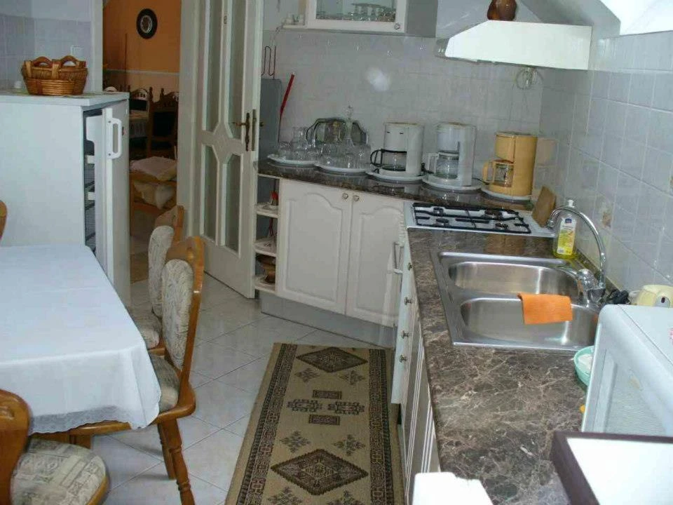  Cazare | Sat de vacanță (K0308-26) Imaginea poate fi supusă drepturilor de autor. Se recomandă contactarea titularului drepturilor.