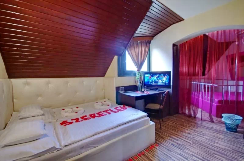 Gyula Szállás | Hotel*** (K0006-5) A kép szerzői jogvédelem alatt állhat. Javasolt a kapcsolatfelvétel a jog tulajdonossal. Gyula Szállás | Hotel*** (K0006-5) A kép szerzői jogvédelem alatt állhat. Javasolt a kapcsolatfelvétel a jog tulajdonossal.