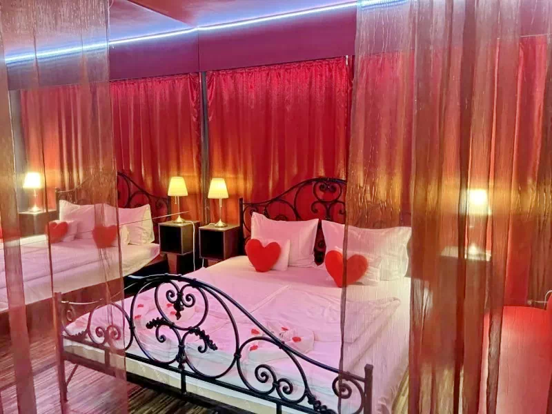 Jula Cazare | Pensiune turistică (K0006-14) Imaginea poate fi supusă drepturilor de autor. Se recomandă contactarea titularului drepturilor.