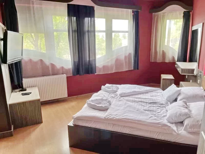 Gyula Szállás | Turisztikai panzió (K0006-17) A kép szerzői jogvédelem alatt állhat. Javasolt a kapcsolatfelvétel a jog tulajdonossal.