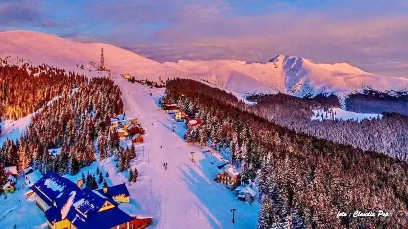 Statiunea Parâng-Petroșani Cazare | Camping / Popas turistic (K0683-7) Imaginea poate fi supusă drepturilor de autor. Se recomandă contactarea titularului drepturilor.