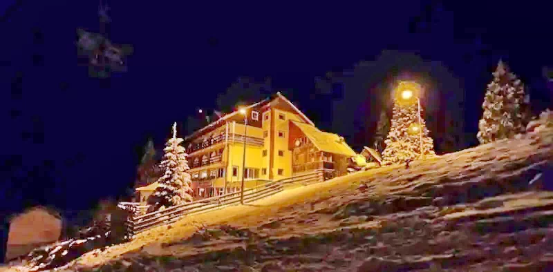 Statiunea Parâng-Petroșani Cazare | Camping / Popas turistic (K0683-9) Imaginea poate fi supusă drepturilor de autor. Se recomandă contactarea titularului drepturilor.